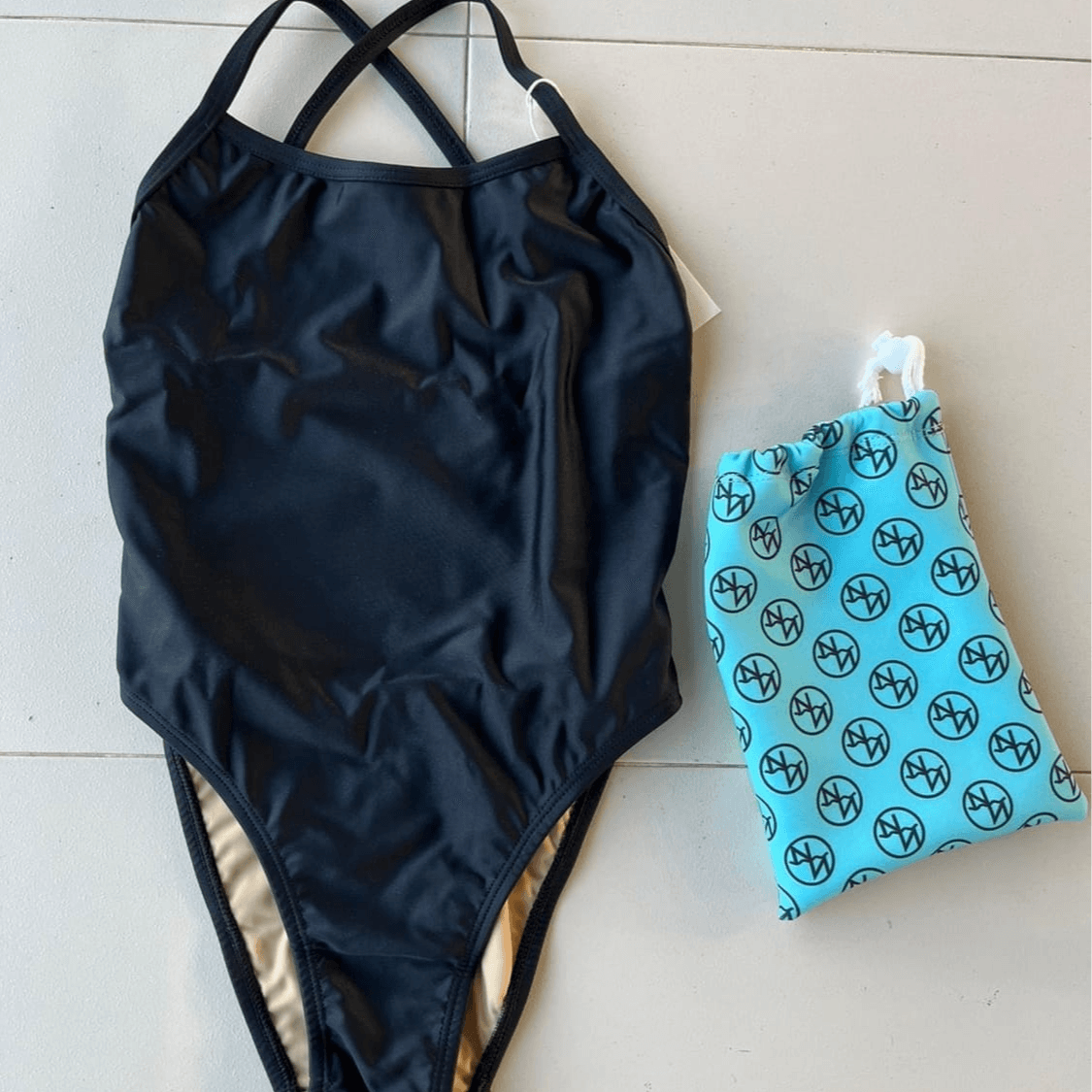 Bañador Negro  – Figuras y Niveles