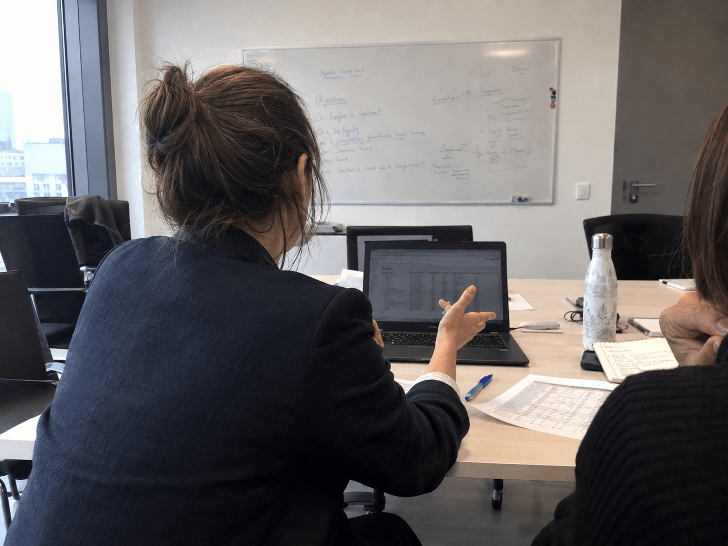 Une femme dans une situation professionnelle