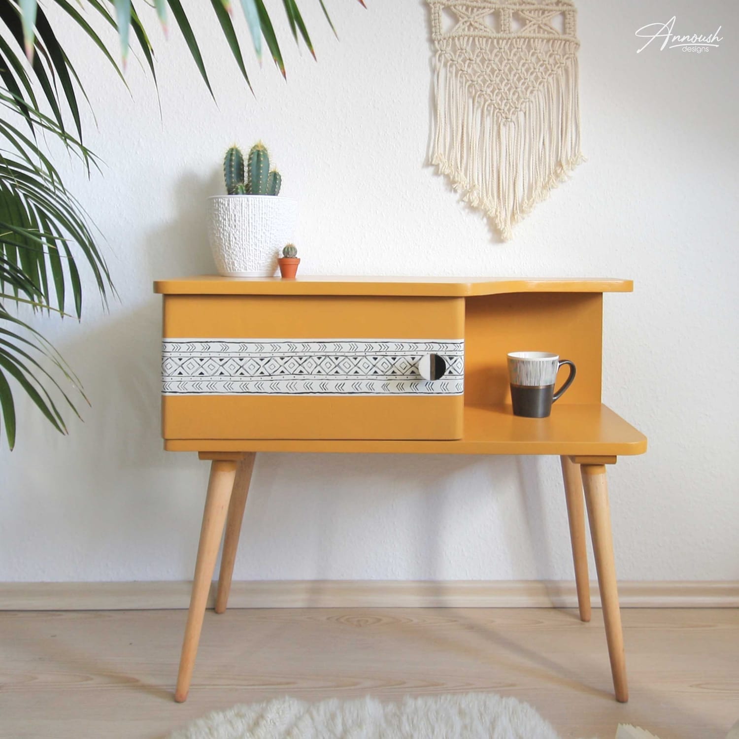 Boho Beistelltisch im Farbton "Golden Hour" in der Frontansicht