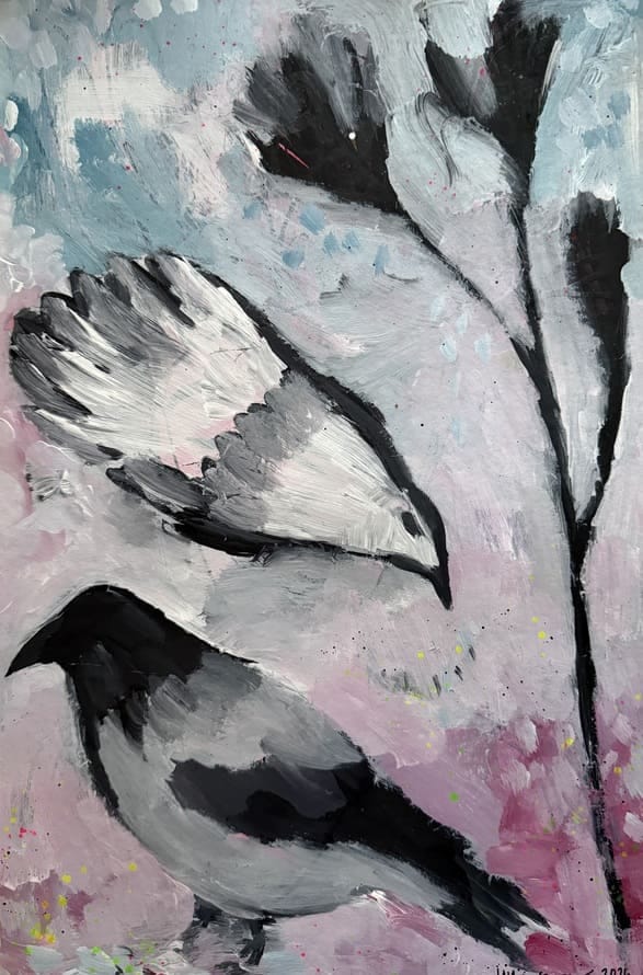 Kaksi lintua akryylimaalauksessa, jossa vaalenapunaisen, vaaleansinisen ja harmaan sävyjä. teoksen nimi on Toisiaan täydentävät.