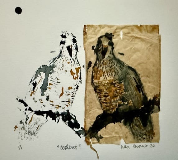 Bestikset on monotypian ja kollaasin keinoin tehty pieni lintuaiheinen taideteos.