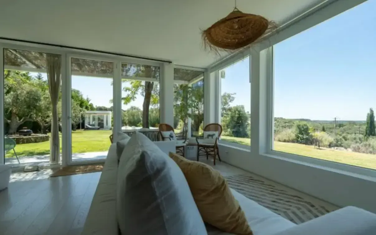 Anexo exterior para relaxamento ou atelier