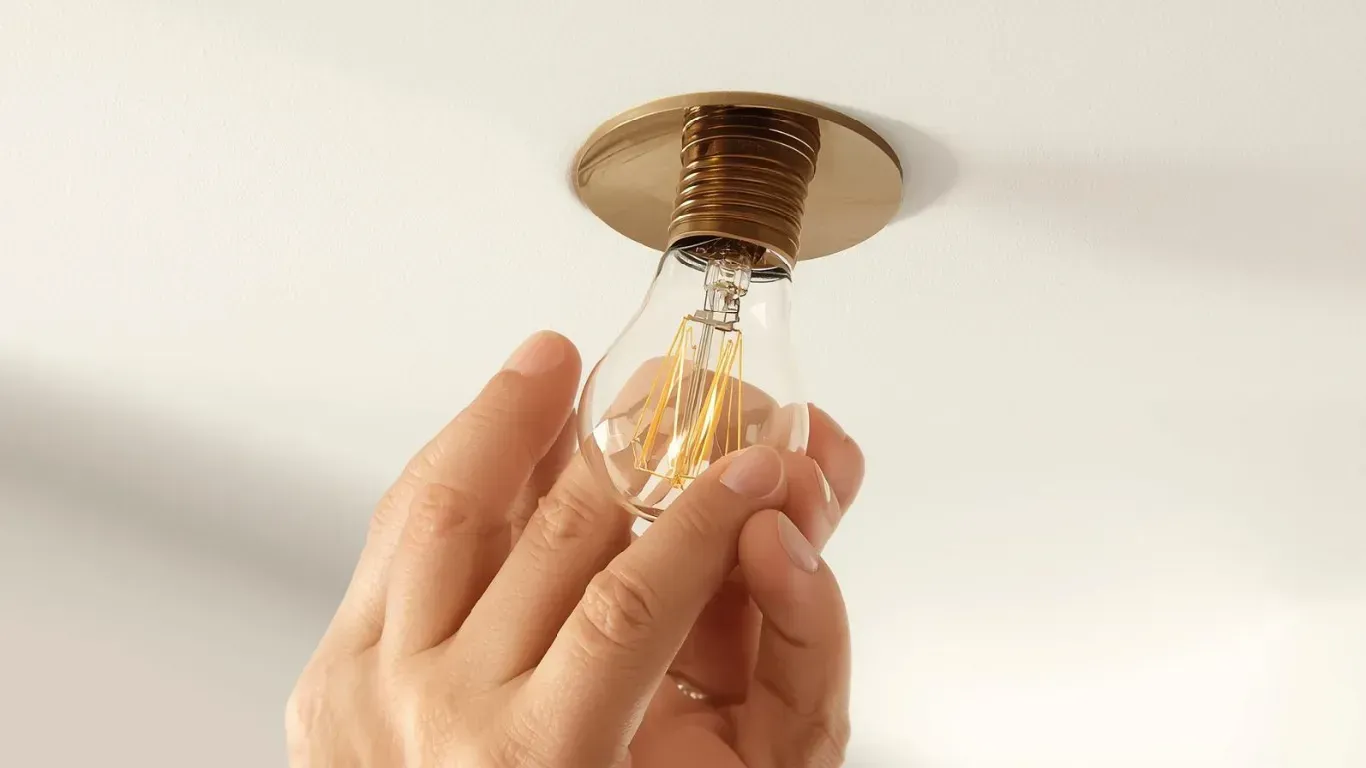 reparo de uma lâmpada em imóvel antes da venda para evitar objeções que possam prejudicar a negociação 