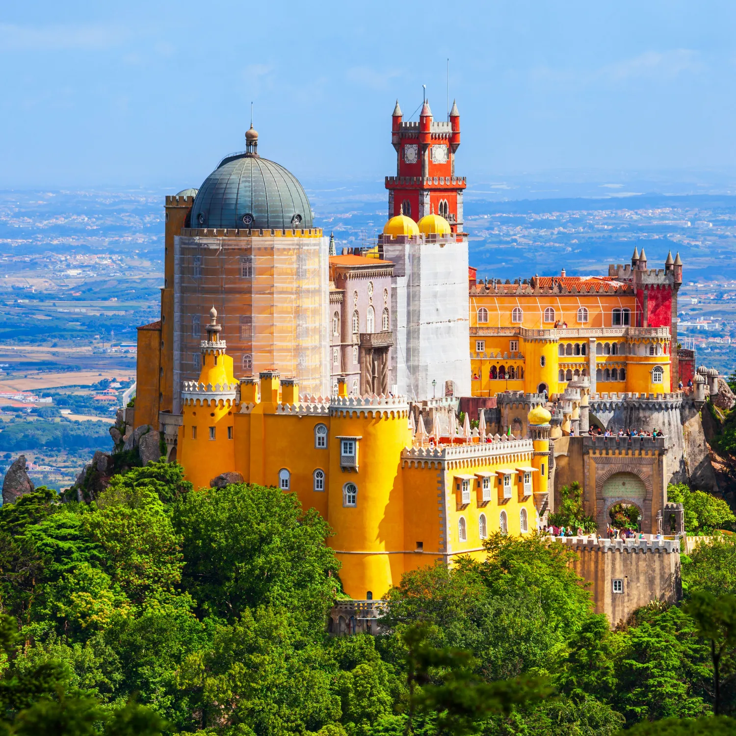 castelo de Sintra e tambem chamado de palacio nacional da pena