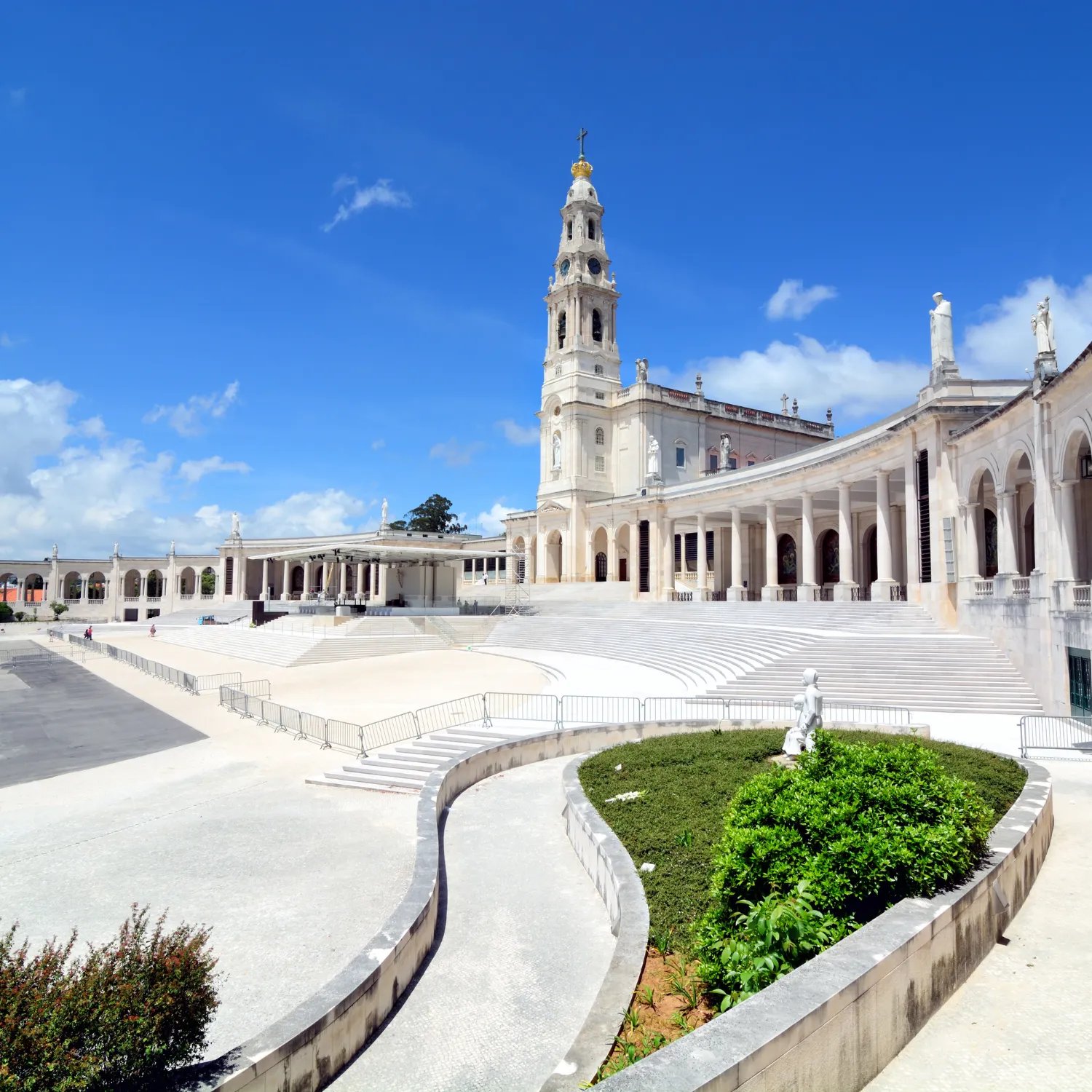 imagem panorâmica da Basílica de Nossa Senhora do Rosário, Fátima, Portugal