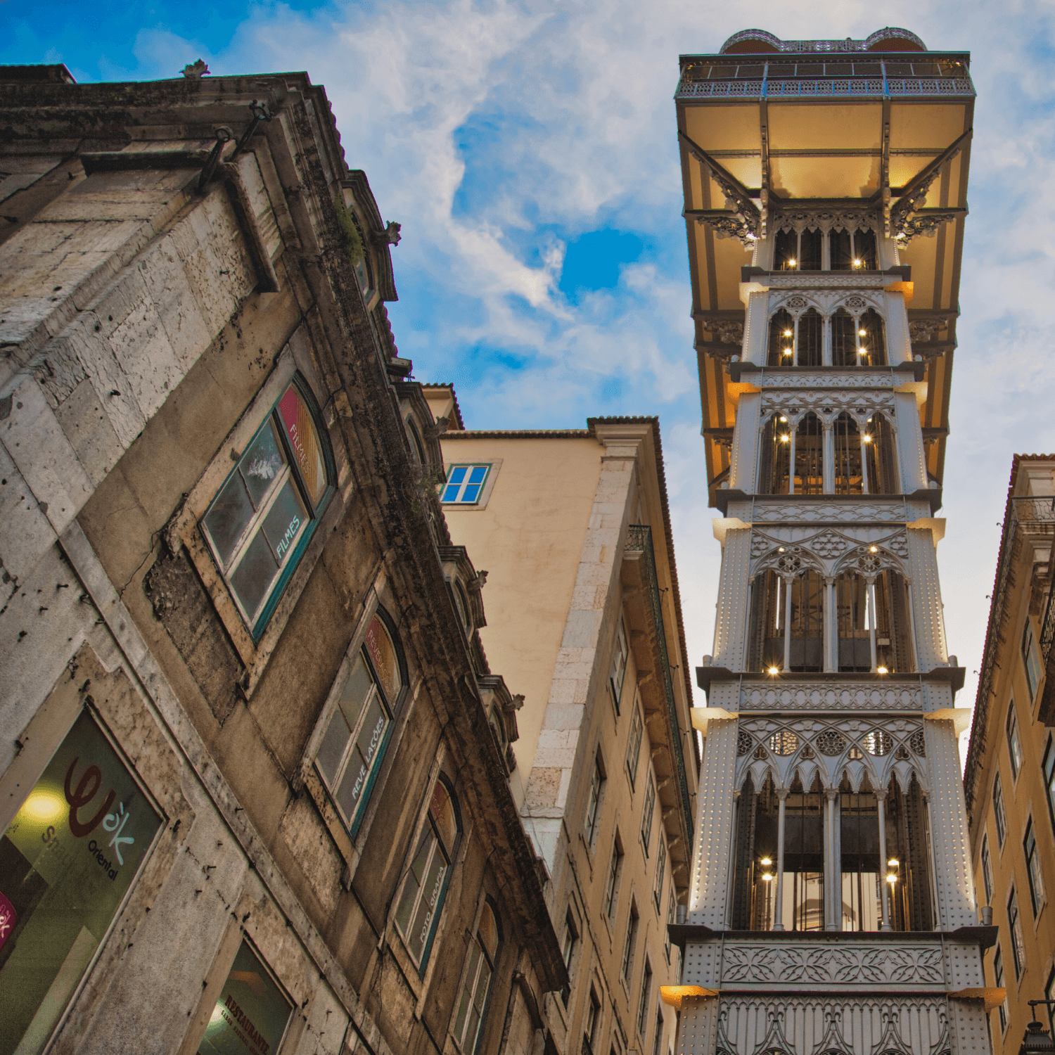 city tour em lisboa com visita no elevador de Santa Justa, um dos monumentos históricos mais famosos na baixa de Lisboa.