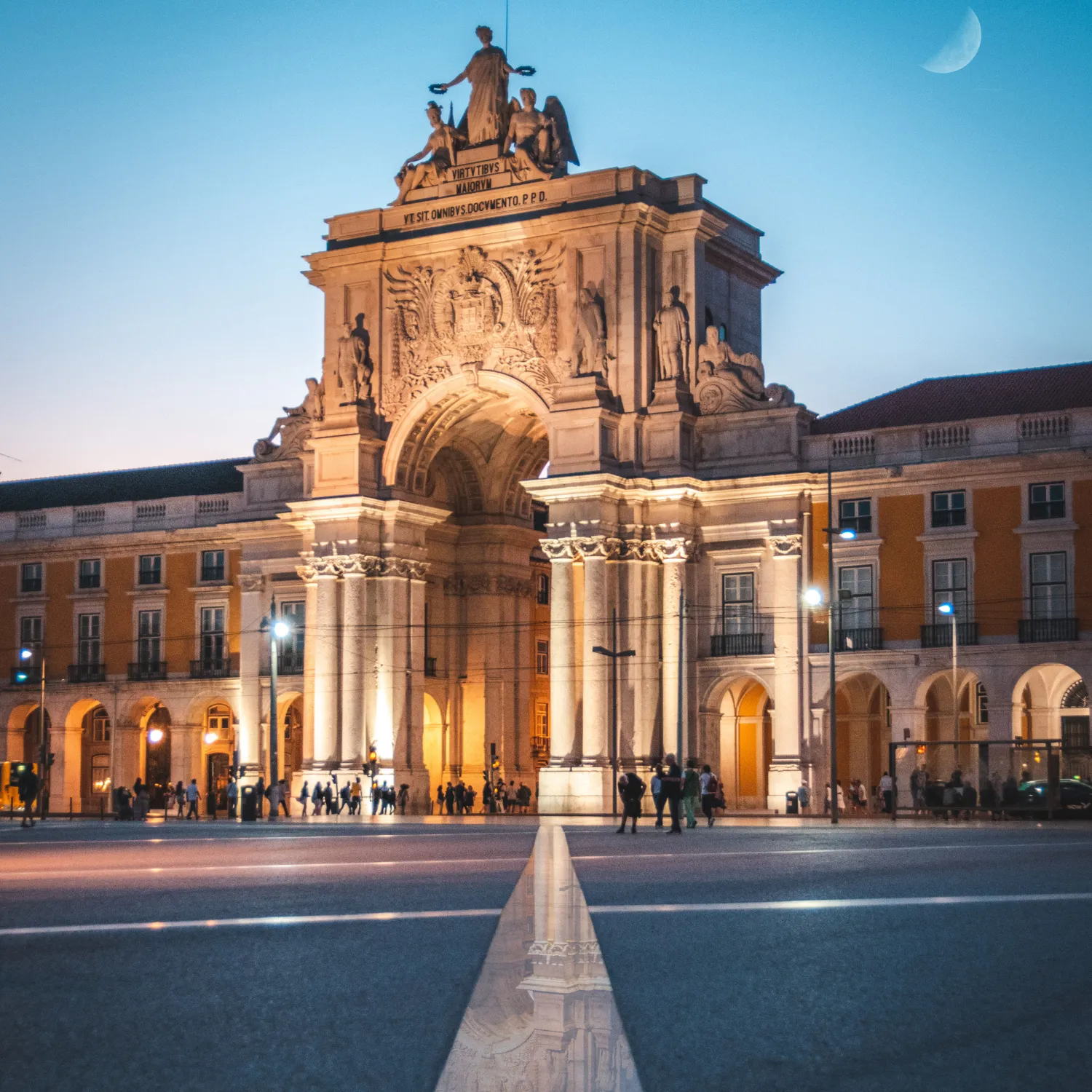 praça do comércio em lisboa ponto turístico visitado em city tour em lisboa portugal