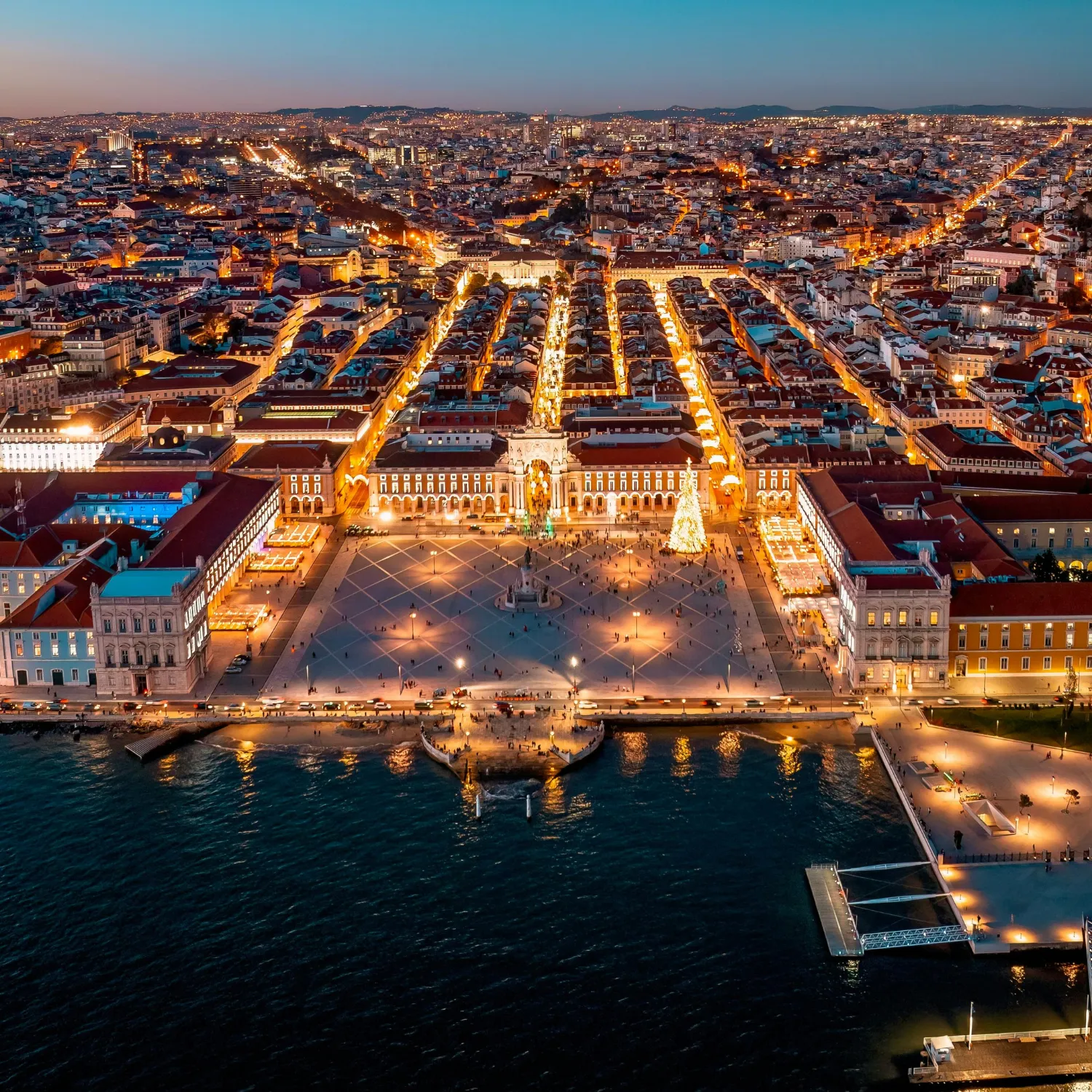 vista panorâmica de lisboa com o rio tejo durante roteiro de 5 dias em portugal