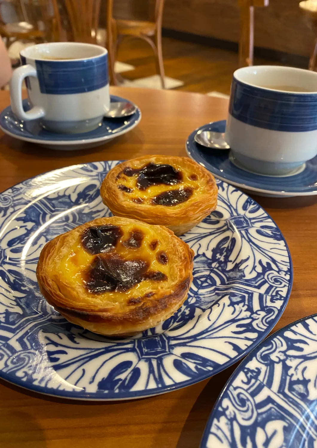 imagem do famoso pastel de nata ou mais conhecido como pastel de Belém em um passeio de experiência gastronômica em Lisboa
