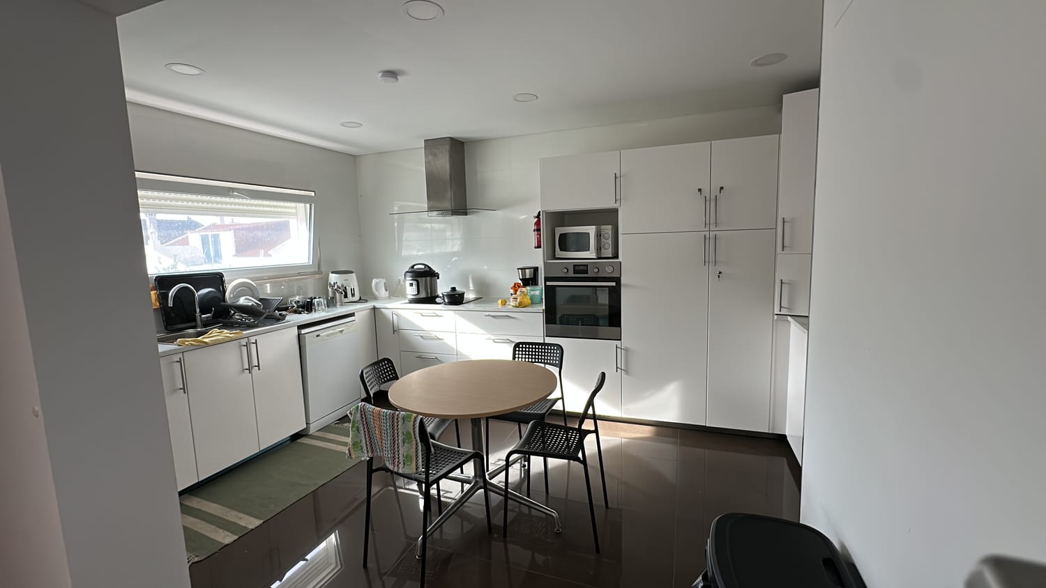 Cozinha da moradia t2+1 localizado em Sesimbra 