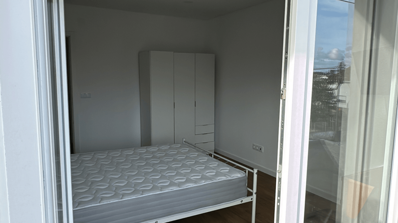 quarto do T2 em Sesimbra em zona residencial