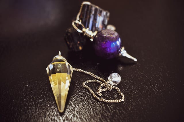 Question avec le pendule et réponses par oui ou par non