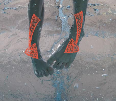 Battement-Orteils-qui-touchent-exercice-natation