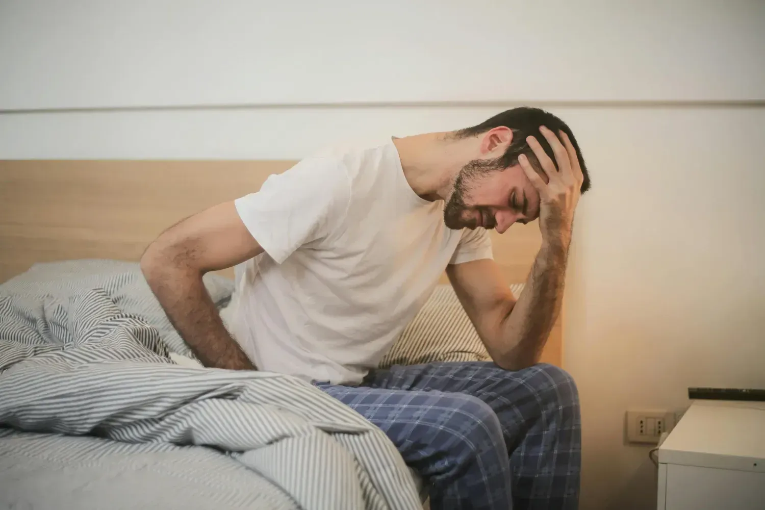 Les triptans ont clairement révolutionné le traitement de la migraine. Ils offrent un soulagement rapide et ciblé, là où les autres traitements échouent parfois.
Pour de nombreux migraineux, ils représentent une bouée de sauvetage, permettant de retrouver une vie normale, sans être constamment freinés par la douleur.