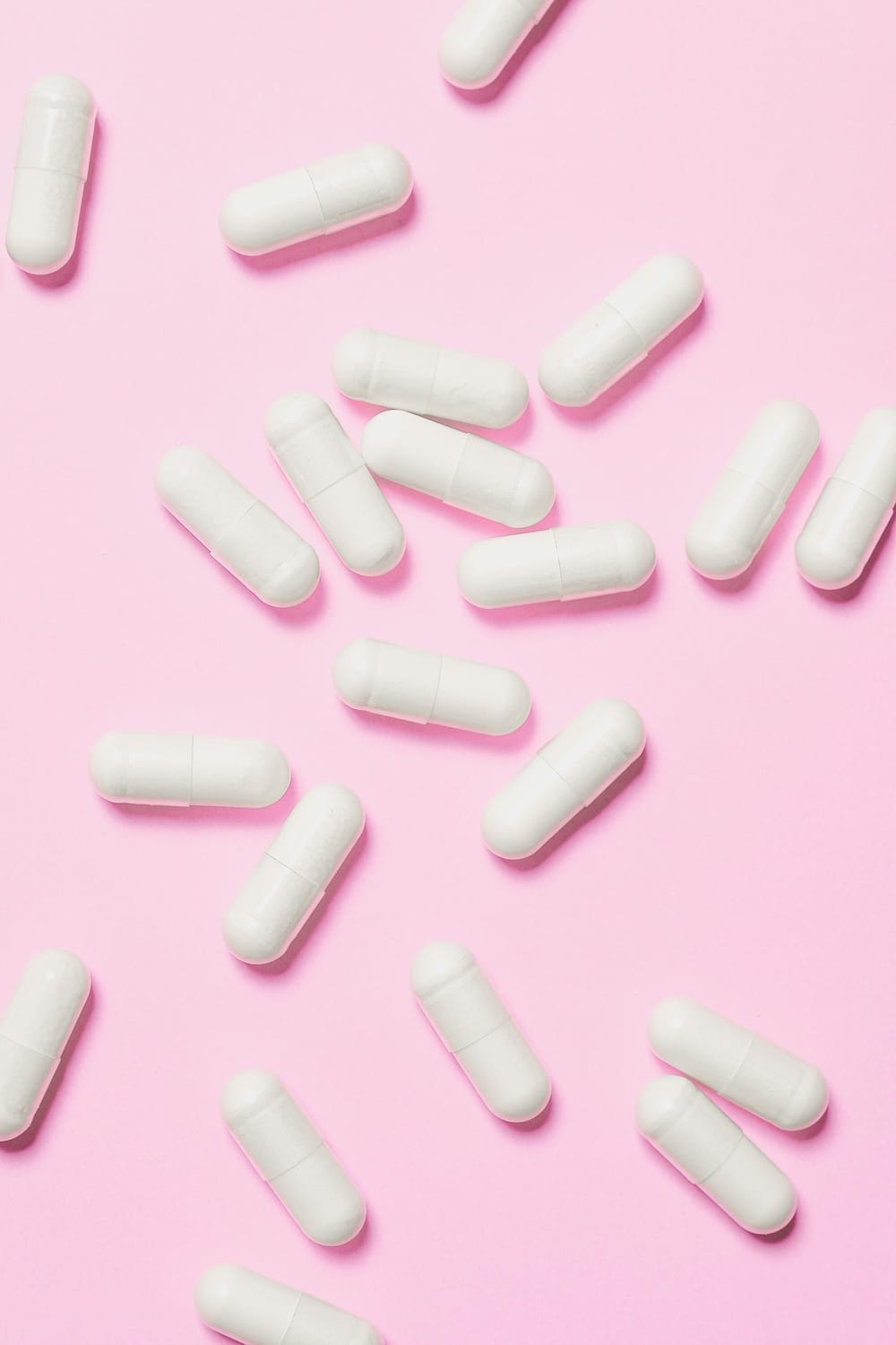 Les triptans ont clairement révolutionné le traitement de la migraine. Ils offrent un soulagement rapide et ciblé, là où les autres traitements échouent parfois.
Pour de nombreux migraineux, ils représentent une bouée de sauvetage, permettant de retrouver une vie normale, sans être constamment freinés par la douleur.