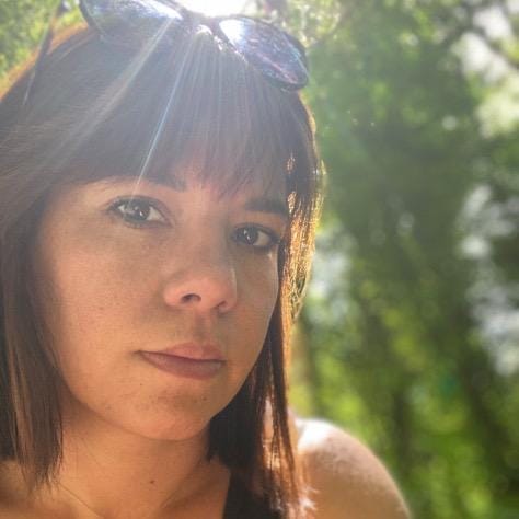 Prescillia, fondatrice d'Essence d'Âme, guérisseuse et praticienne en soins énergétiques