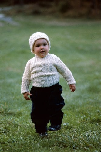 Moi petit dans l'herbe