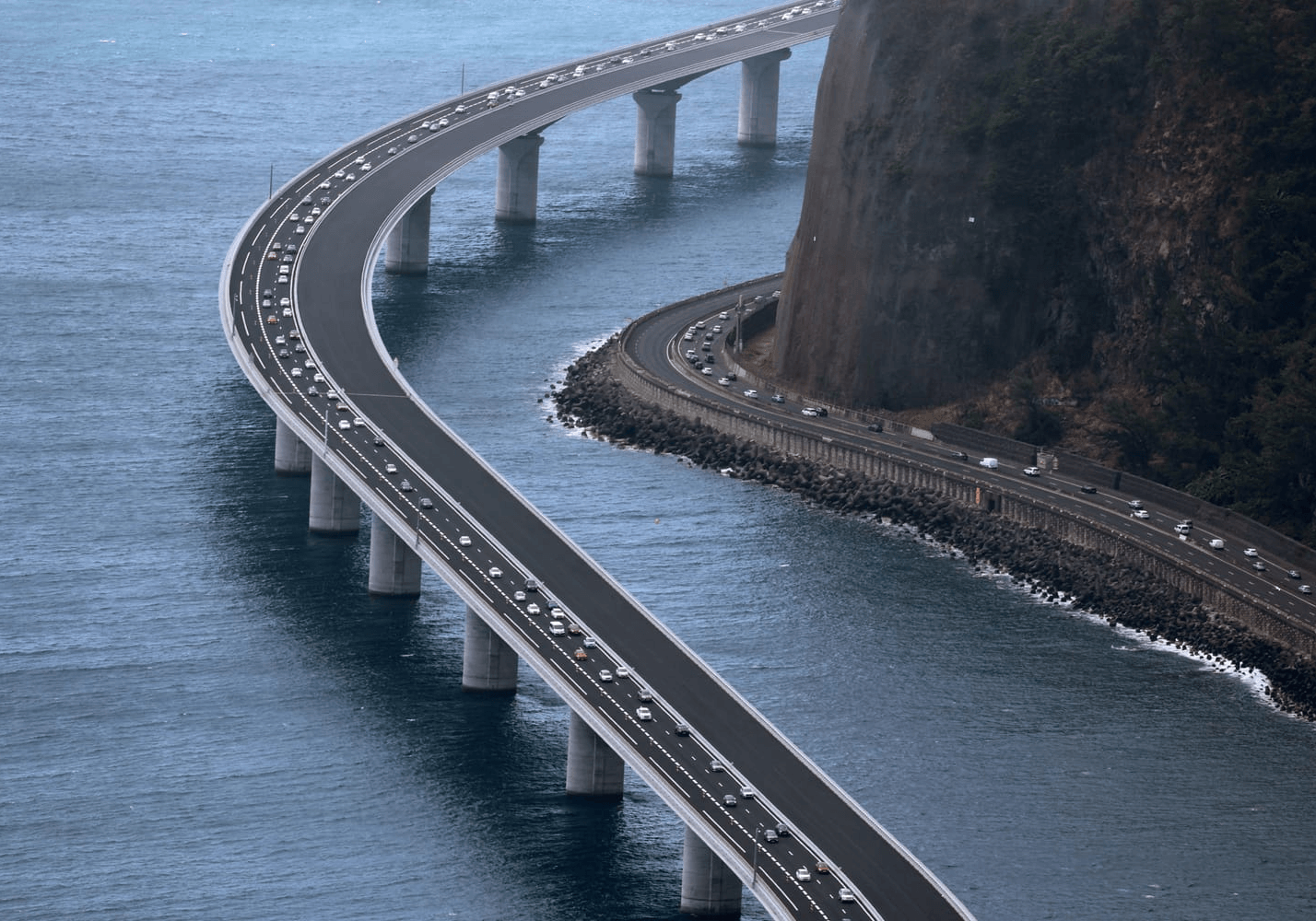 Nouvelle Route du Littoral : une bombe budgétaire à La Réunion – Enjeux économiques et risques financiers
