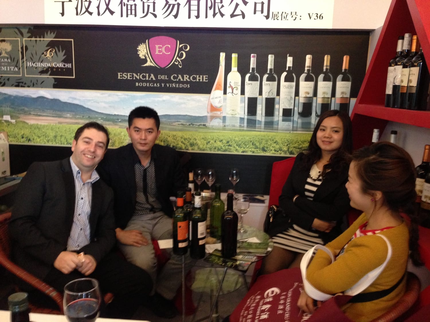 David en una feria de vinos en Shanghái