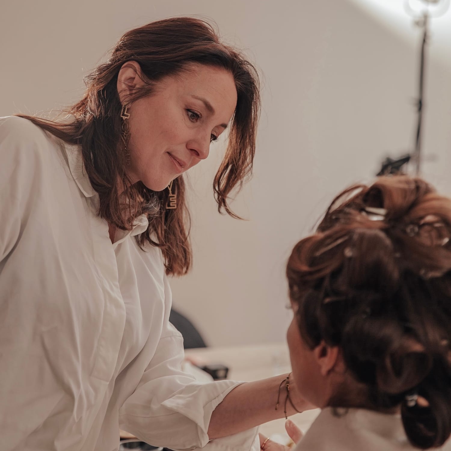 Make‑up en haarstyling op locatie voor evenementen, tv producties,, fotoshoot of bruiloften