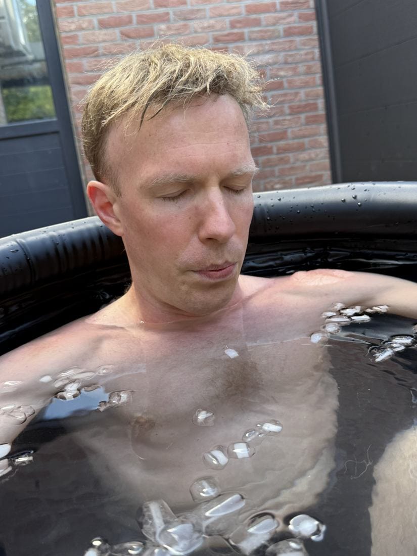 Arnaud Debaize pendant une immersion dans son bain glacé