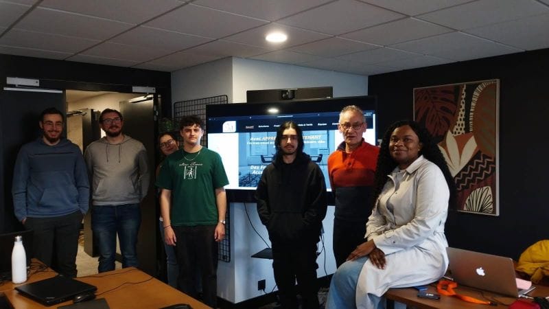 Session de formation professionnelle en groupe avec Apprendre Maintenant